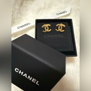 Elegant Monogram CC Earrings Goldtone